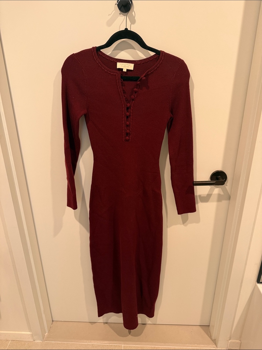 Sezane Long-Sleeve Ribbed Henley Dress in Burgundy